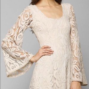 Gorgeous Urban Outfitters Lace Bell-sleeve Dress